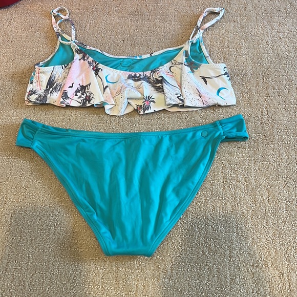 VOLCOM bikini top and bottom size L - Picture 2 of 3